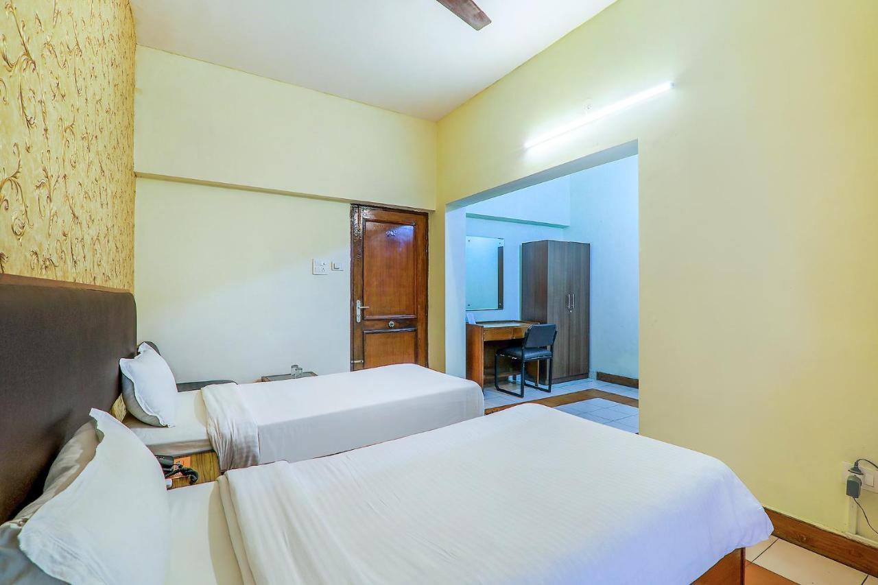 Hotel Executive Hasanganj Esterno foto