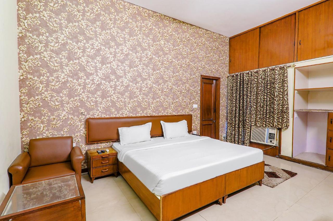 Hotel Executive Hasanganj Esterno foto