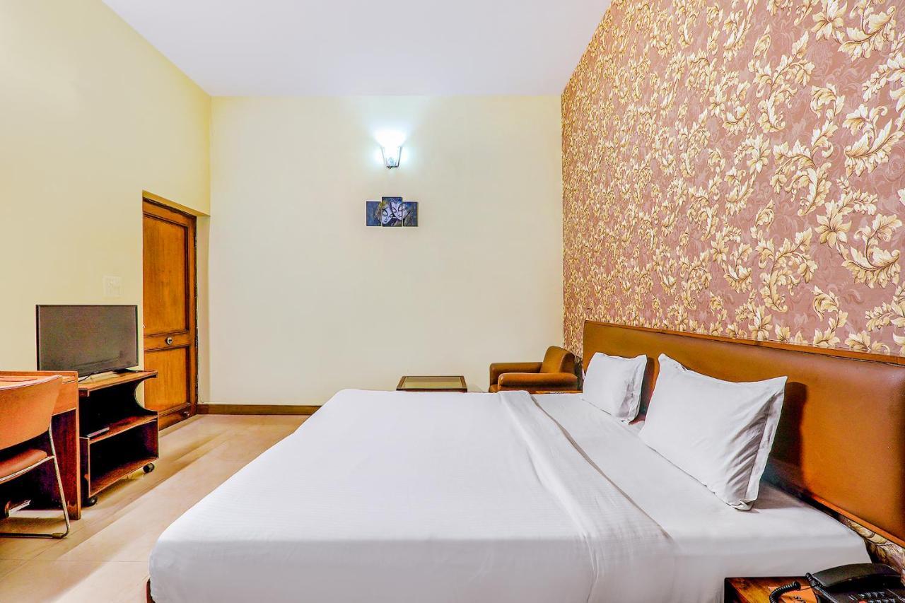 Hotel Executive Hasanganj Esterno foto