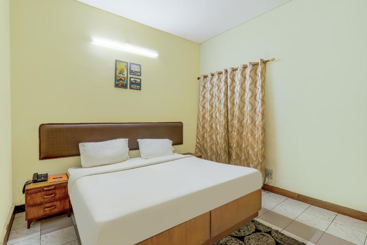 Hotel Executive Hasanganj Esterno foto
